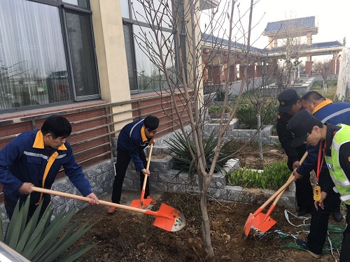 藁城北服務區(qū)開展植樹活動改善環(huán)境.jpg 藁城北服務區(qū)開展植樹活動改善環(huán)境.jpg