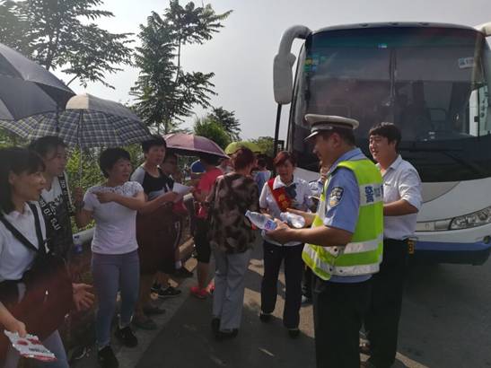 C:\Users\Administrator\Desktop\唐縣停車區(qū)獻(xiàn)真情20170809.files\image004.jpg C:\Users\Administrator\Desktop\唐縣停車區(qū)獻(xiàn)真情20170809.files\image004.jpg