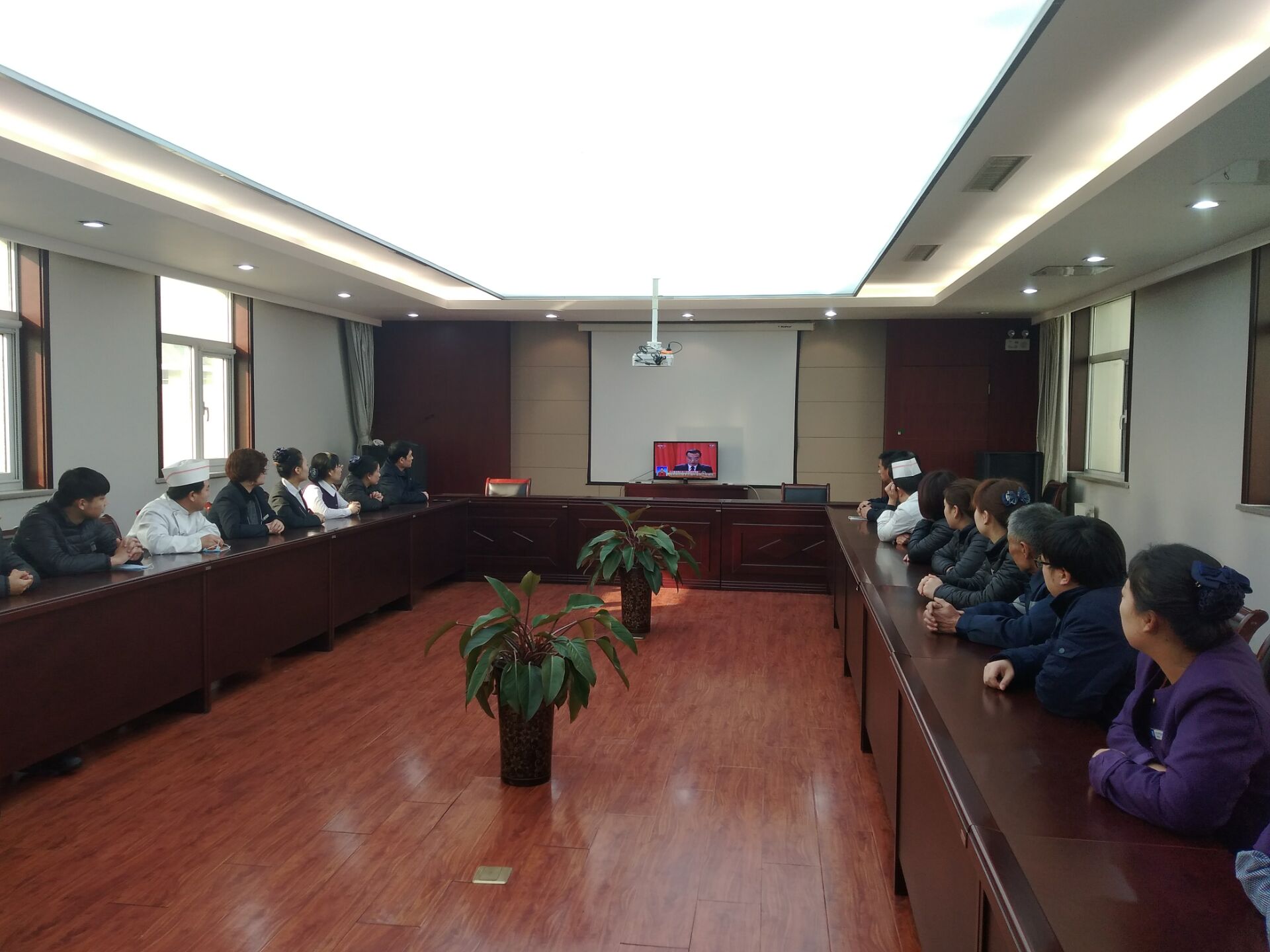 D:\郵箱里的稿件\霸州服務(wù)區(qū)組織收看十三屆全國人大一次會議開幕盛況.jpg D:\郵箱里的稿件\霸州服務(wù)區(qū)組織收看十三屆全國人大一次會議開幕盛況.jpg