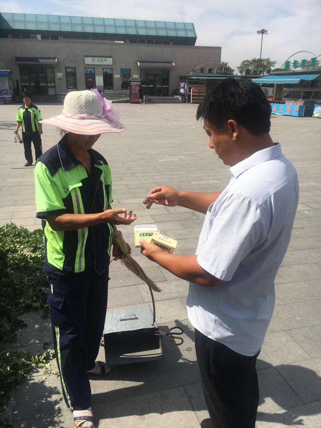 C:\Users\Administrator\Desktop\QQ圖片20180627110412.jpg C:\Users\Administrator\Desktop\QQ圖片20180627110412.jpg