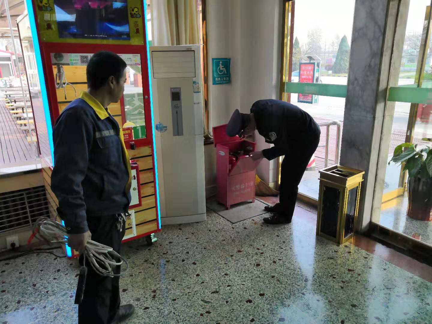 C:\Users\Administrator\Pictures\2.jpg C:\Users\Administrator\Pictures\2.jpg