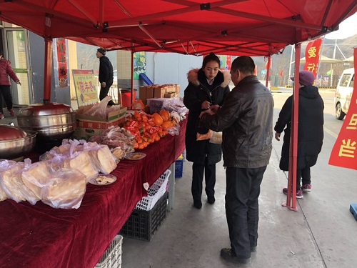 阜平西停車區(qū)年貨大集 - 副本.jpg 阜平西停車區(qū)年貨大集 - 副本.jpg