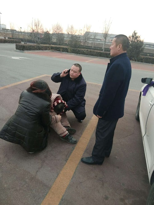 保定服務(wù)區(qū)救助闌尾炎病人 - 副本.jpg 保定服務(wù)區(qū)救助闌尾炎病人 - 副本.jpg