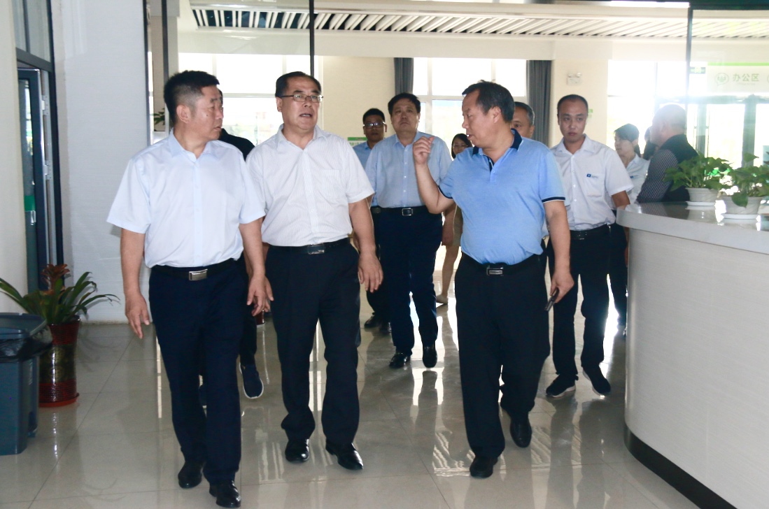 C:\Users\Administrator\Desktop\照片.jpg C:\Users\Administrator\Desktop\照片.jpg